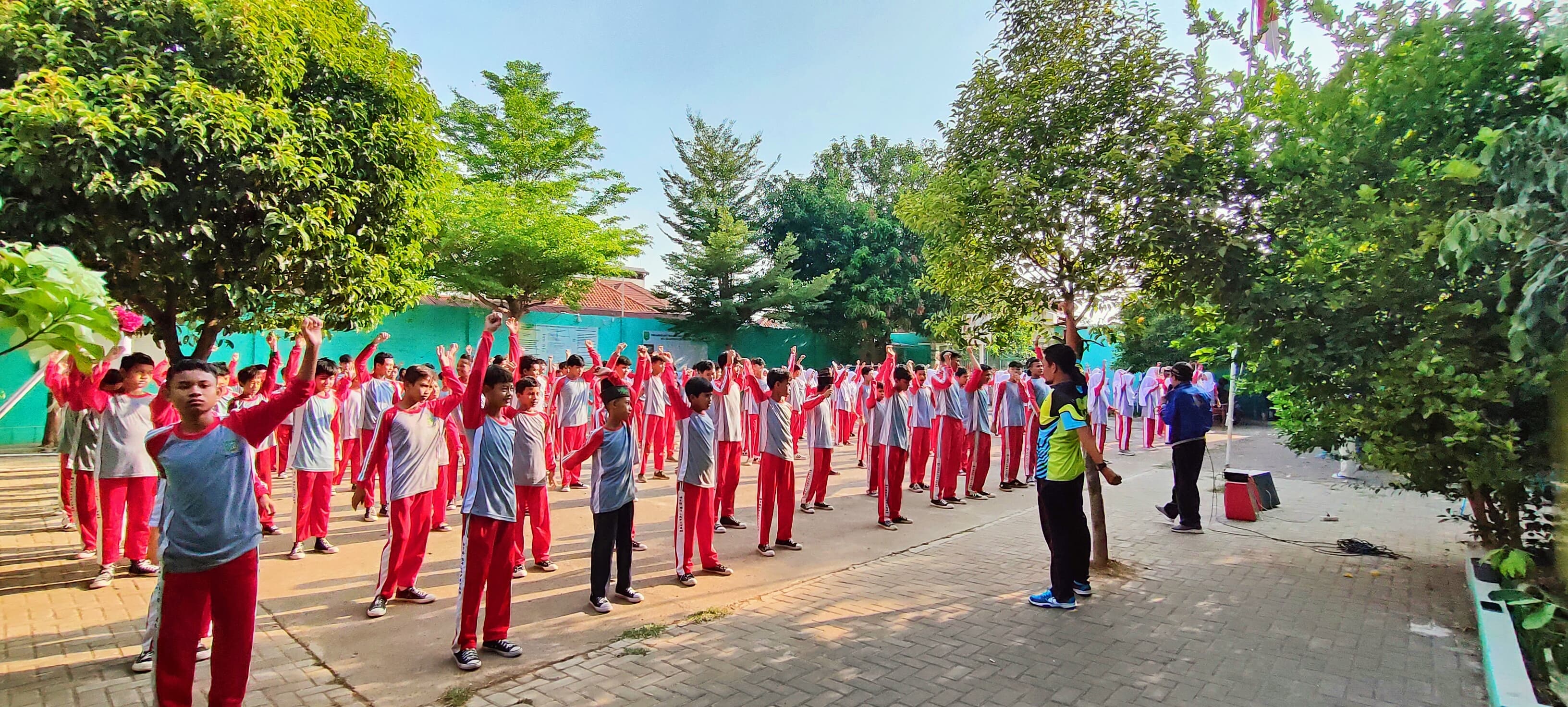MTs Salafiyah Kota Cirebon Gelar “Senam Ceria”, Bangun Budaya Sehat dan Kebersamaan