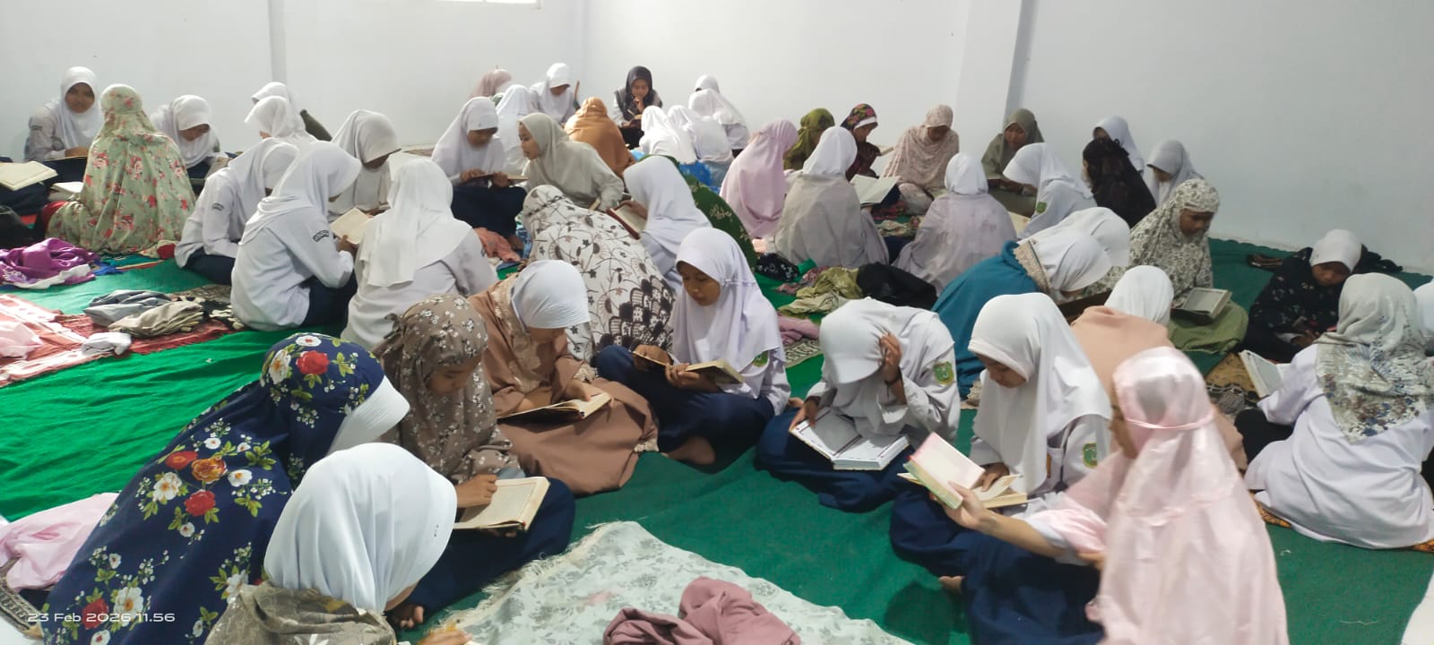 Suasana Khidmat Tadarusan MTs Salafiyah Bersama Guru Pembimbing &ndash; gambar 6