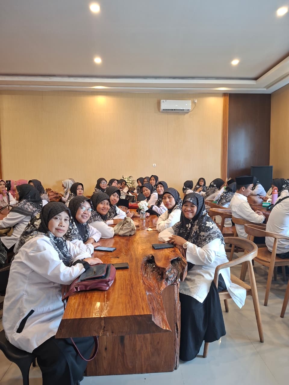 Halal Bihalal Yayasan Salafiyah Cirebon, Pererat Silaturahmi dan Kebersamaan &ndash; gambar 4