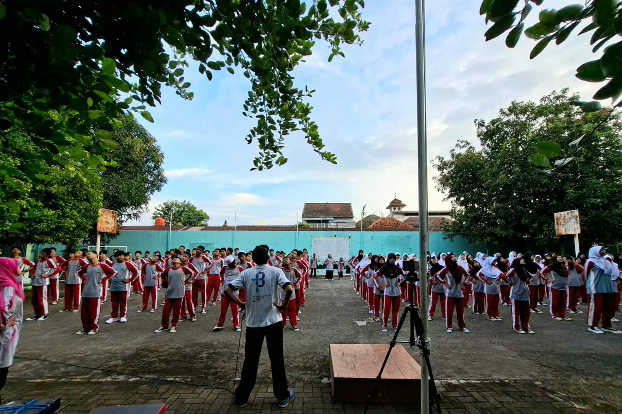 MTs Salafiyah Kota Cirebon Gelar “Senam Ceria”, Bangun Budaya Sehat dan Kebersamaan &ndash; gambar 4