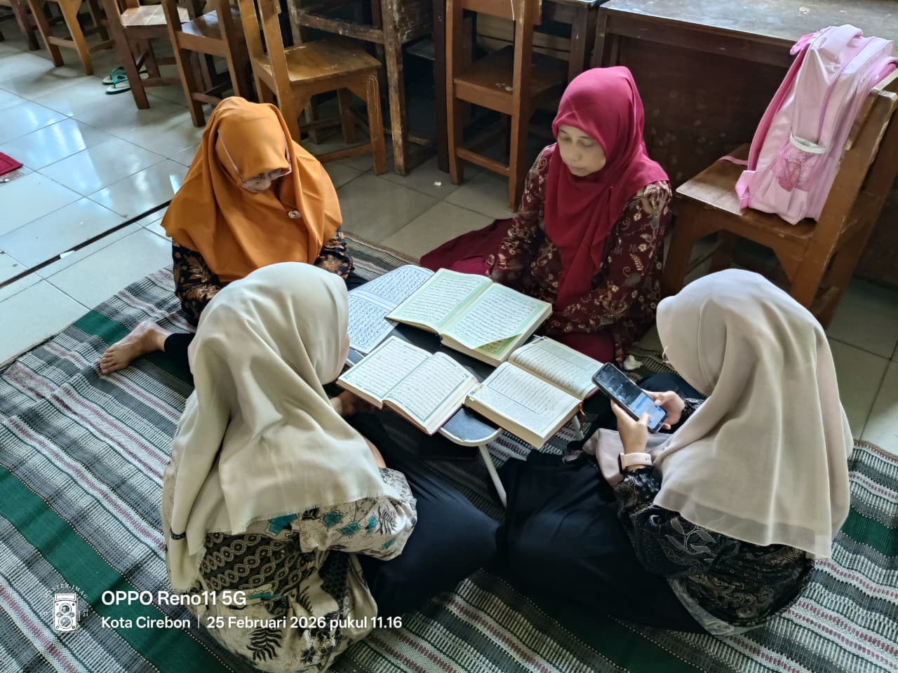 Kegiatan Ramadhan Hari ke-3 MI Salafiyah
Menanamkan Cinta Al-Qur’an Sejak Dini &ndash; gambar 7